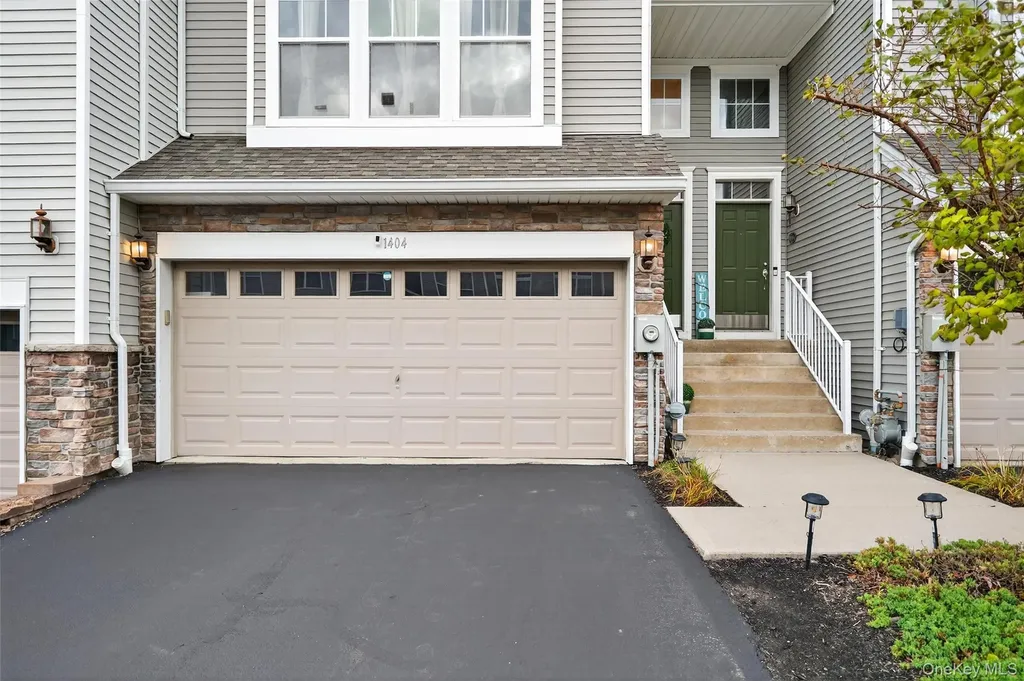 1404 Hawthorn Way New Windsor NY 12553