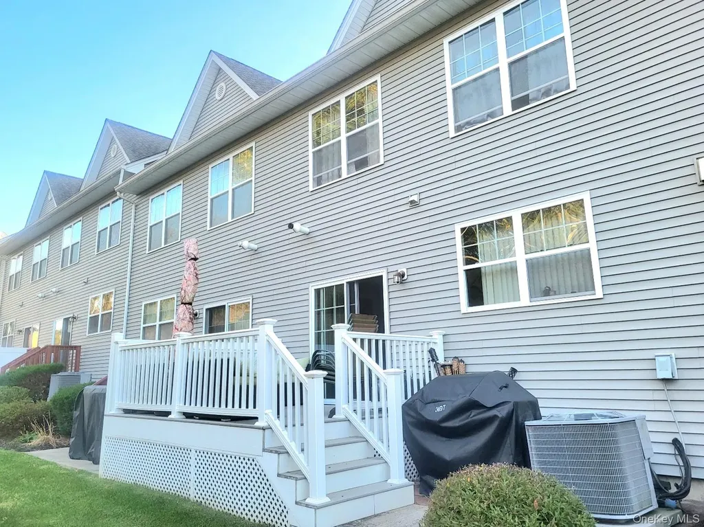 1404 Hawthorn Way New Windsor NY 12553