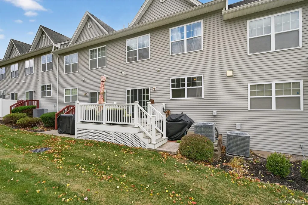 1404 Hawthorn Way New Windsor NY 12553