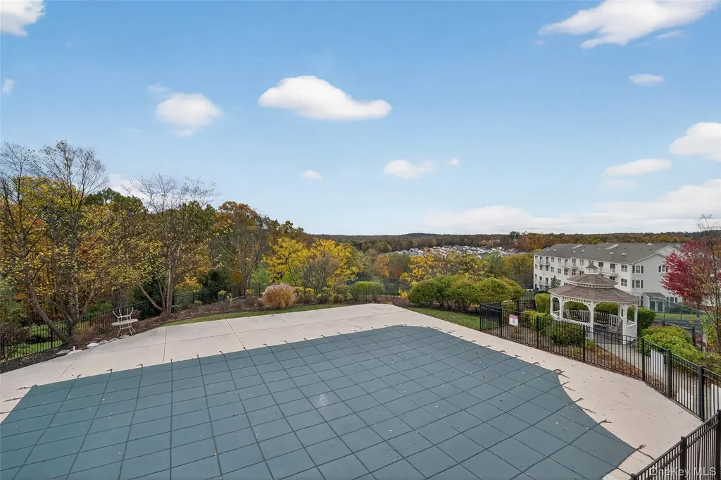 1404 Hawthorn Way New Windsor NY 12553