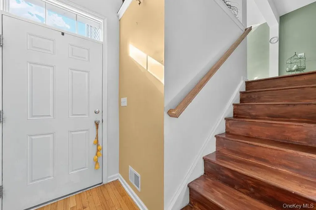 1404 Hawthorn Way New Windsor NY 12553