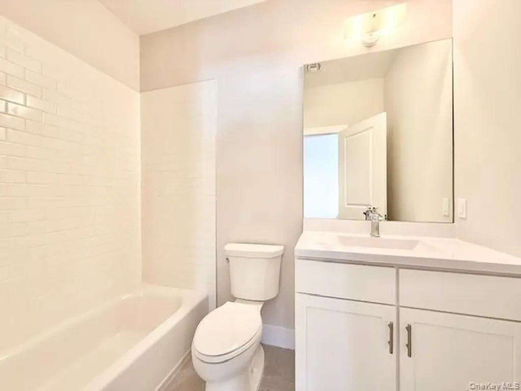 40 St George Drive Shirley NY 11967