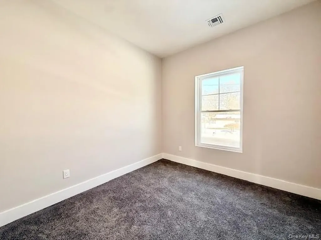 40 St George Drive Shirley NY 11967