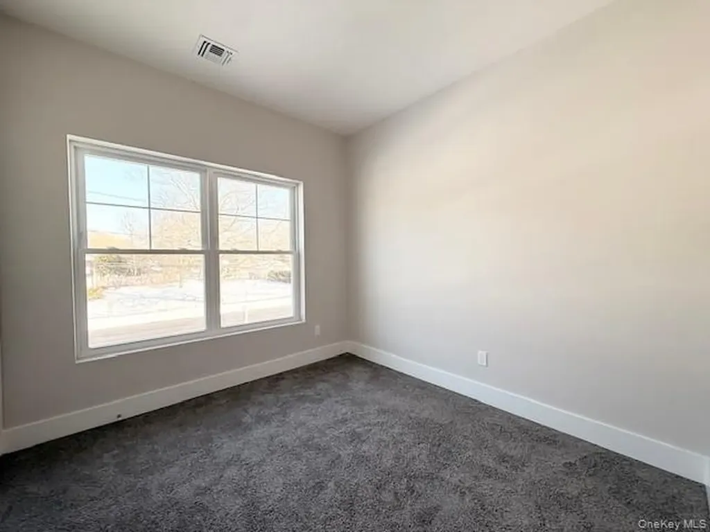 40 St George Drive Shirley NY 11967