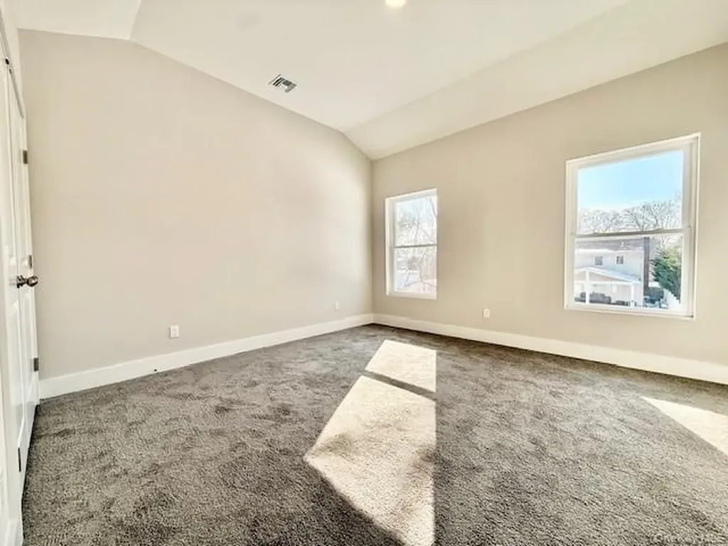 40 St George Drive Shirley NY 11967