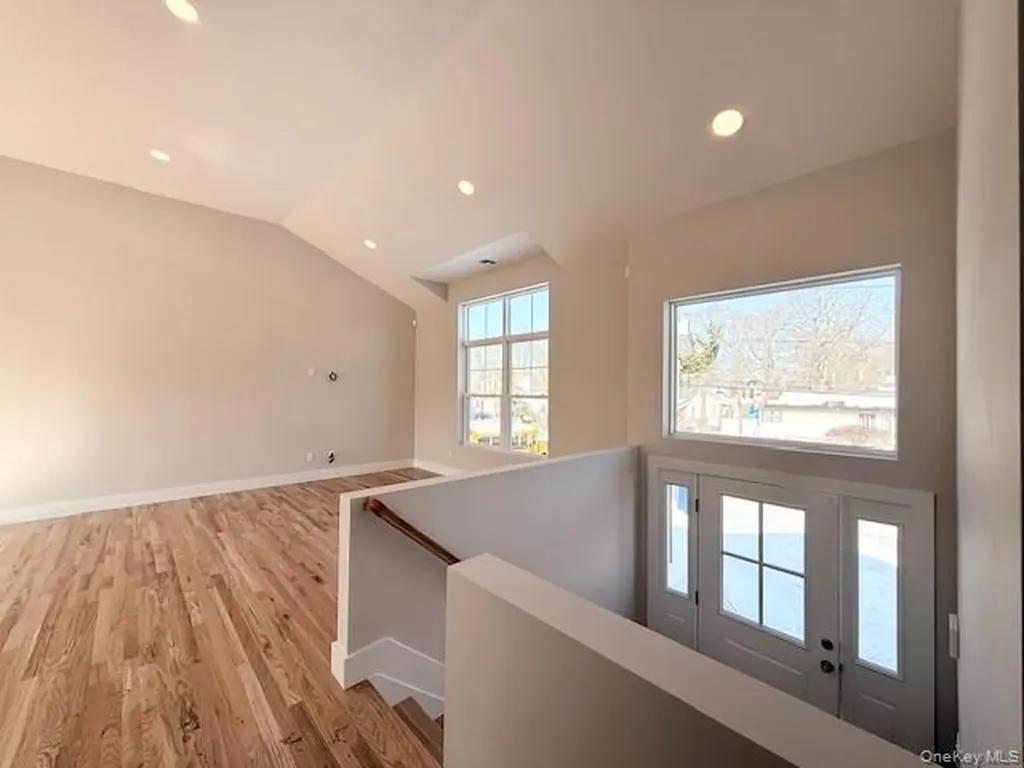 40 St George Drive Shirley NY 11967
