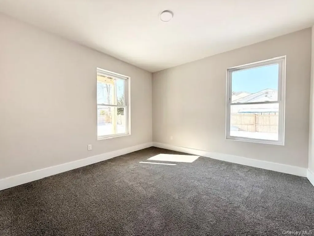 40 St George Drive Shirley NY 11967