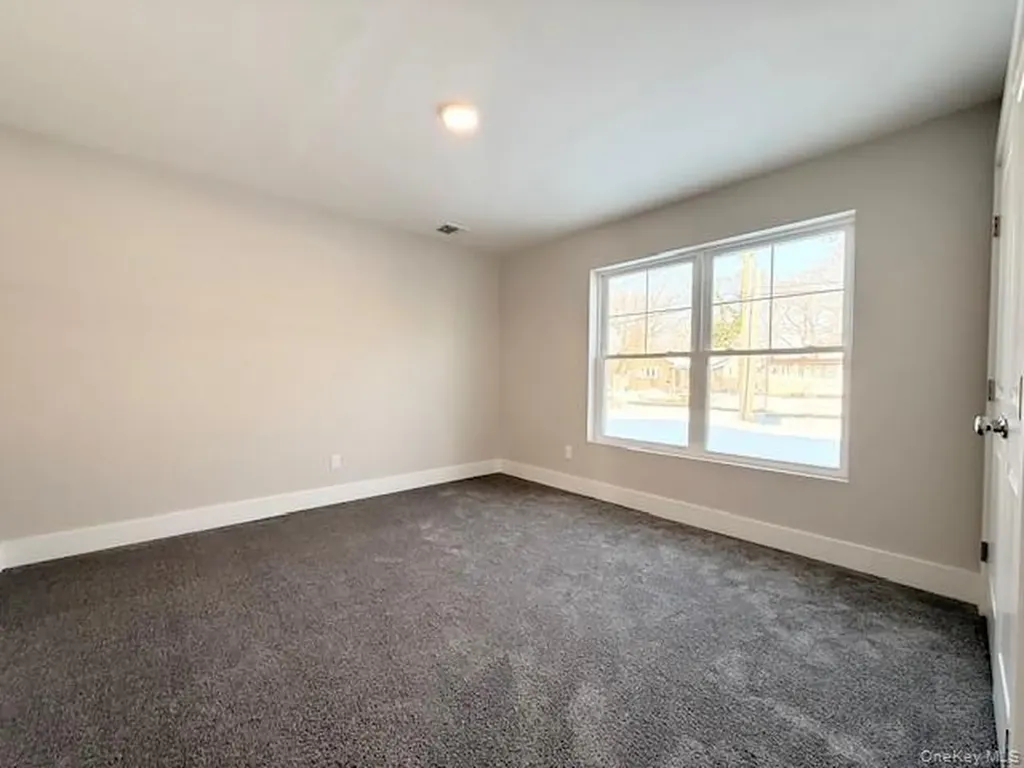 40 St George Drive Shirley NY 11967