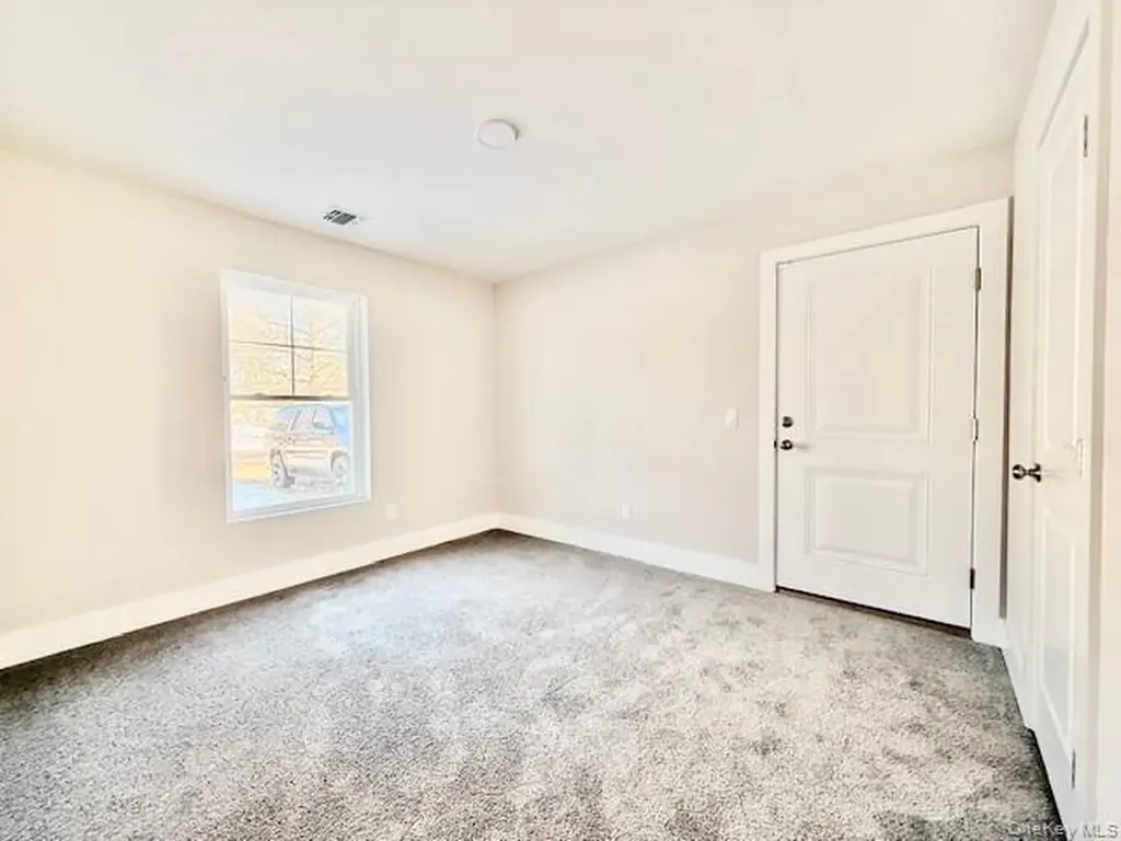 40 St George Drive Shirley NY 11967