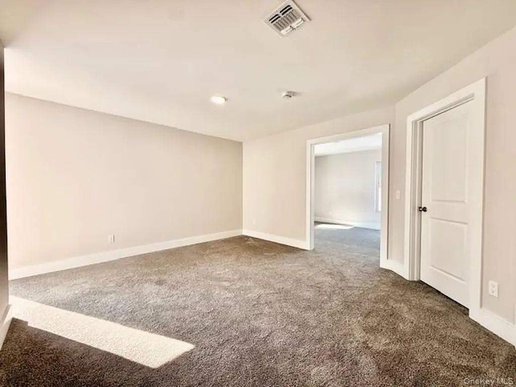 40 St George Drive Shirley NY 11967