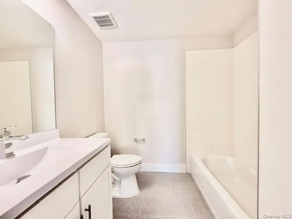 40 St George Drive Shirley NY 11967
