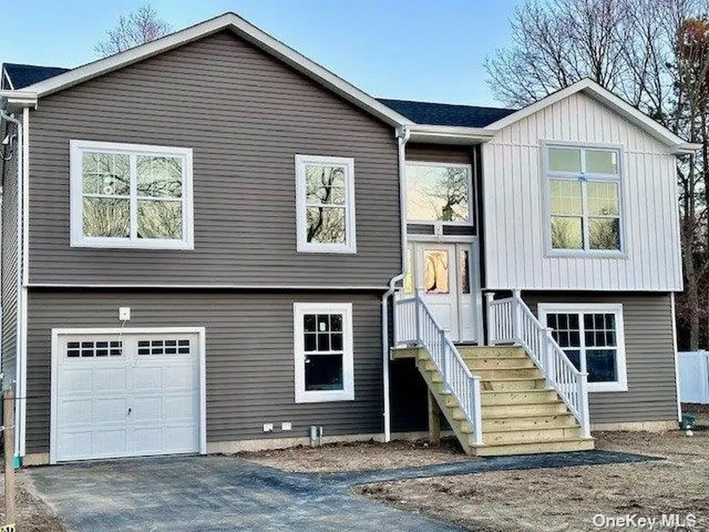 40 St George Drive Shirley NY 11967