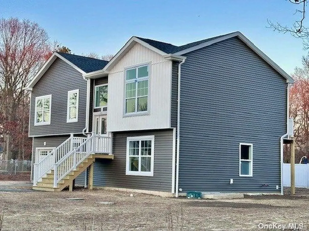 40 St George Drive Shirley NY 11967