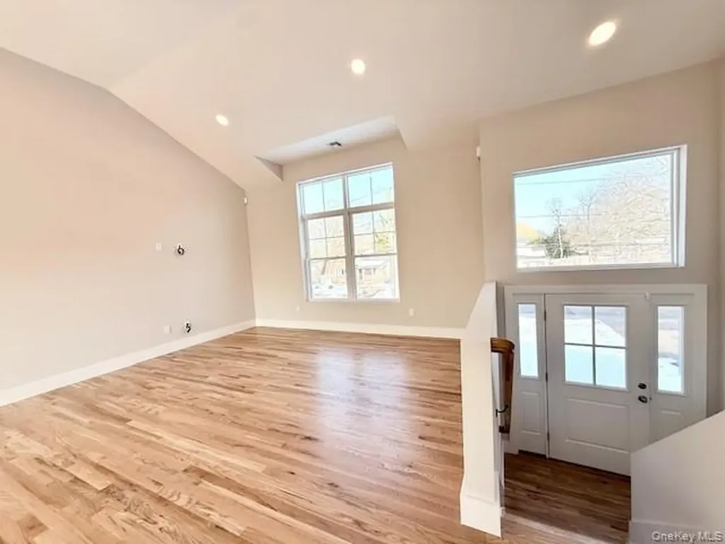 40 St George Drive Shirley NY 11967