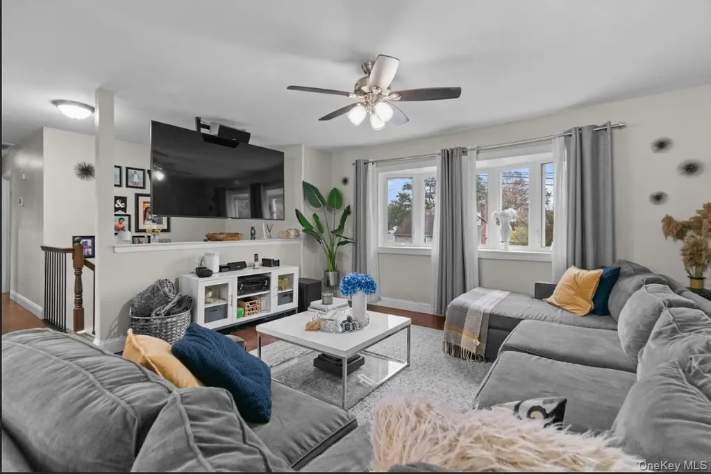 1259 America Avenue West Babylon NY 11704