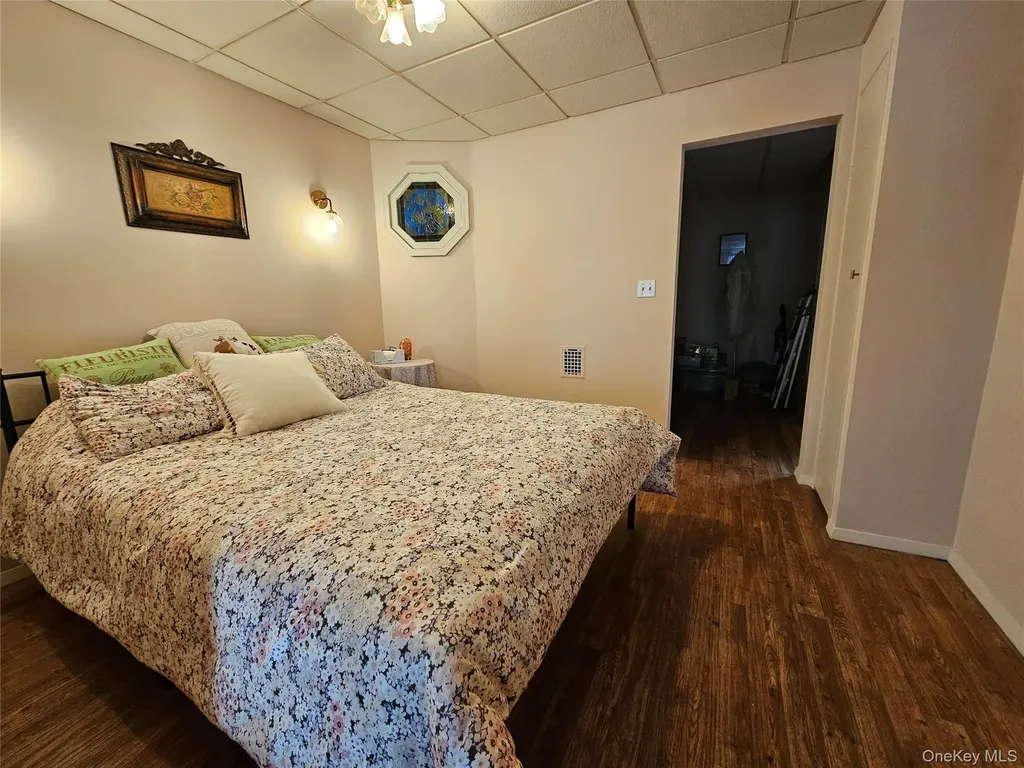 7852 79th Lane Glendale NY 11385