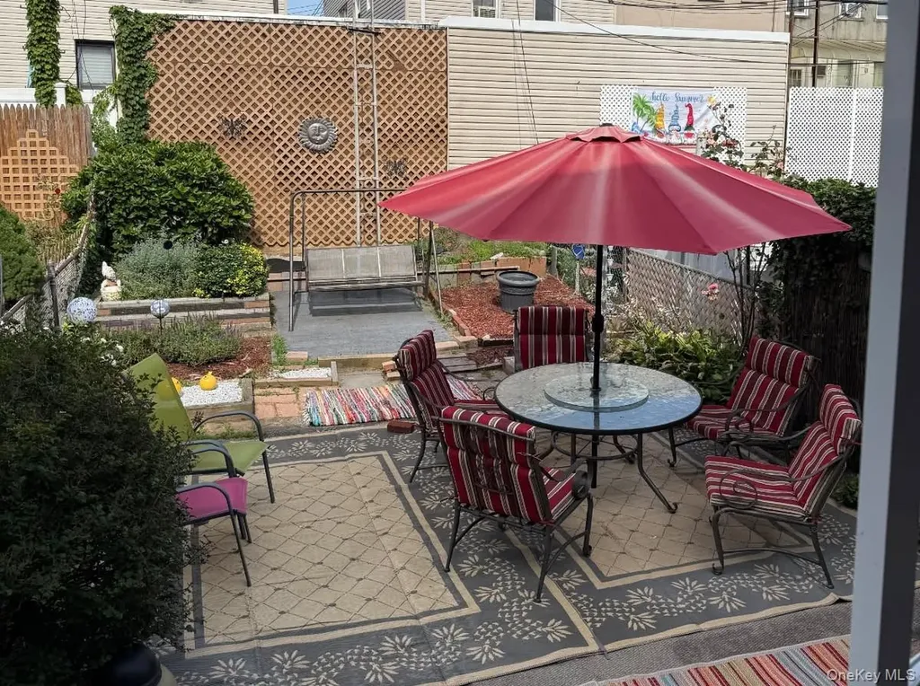7852 79th Lane Glendale NY 11385