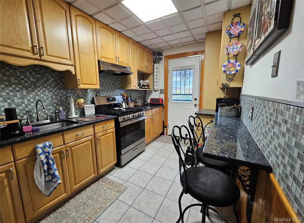 7852 79th Lane Glendale NY 11385