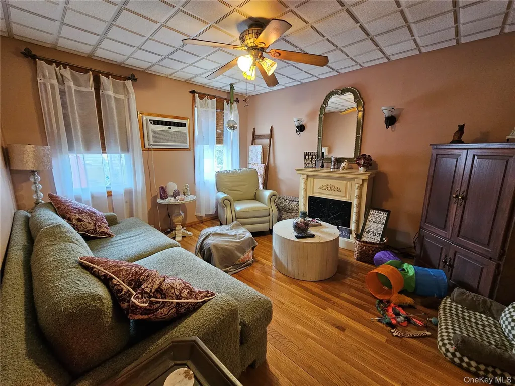7852 79th Lane Glendale NY 11385