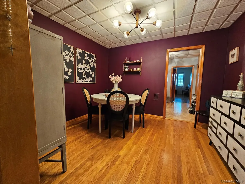 7852 79th Lane Glendale NY 11385