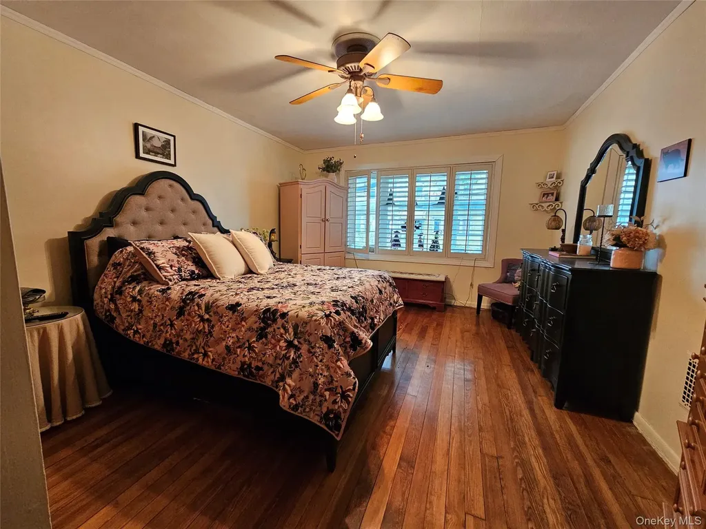 7852 79th Lane Glendale NY 11385
