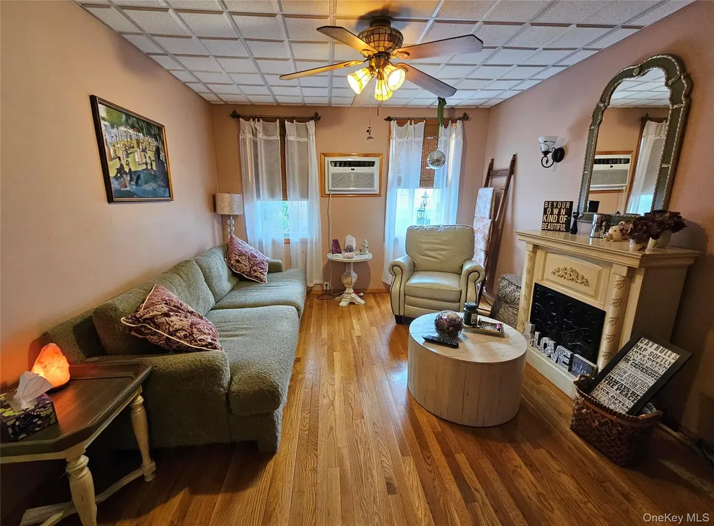 7852 79th Lane Glendale NY 11385