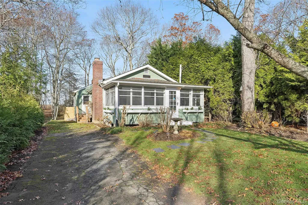 5875 Peconic Bay Boulevard Laurel NY 11948