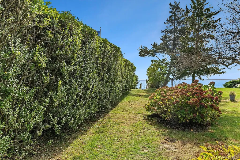 5875 Peconic Bay Boulevard Laurel NY 11948