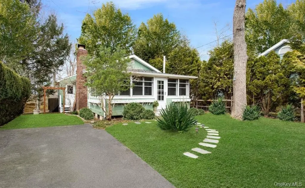 5875 Peconic Bay Boulevard Laurel NY 11948