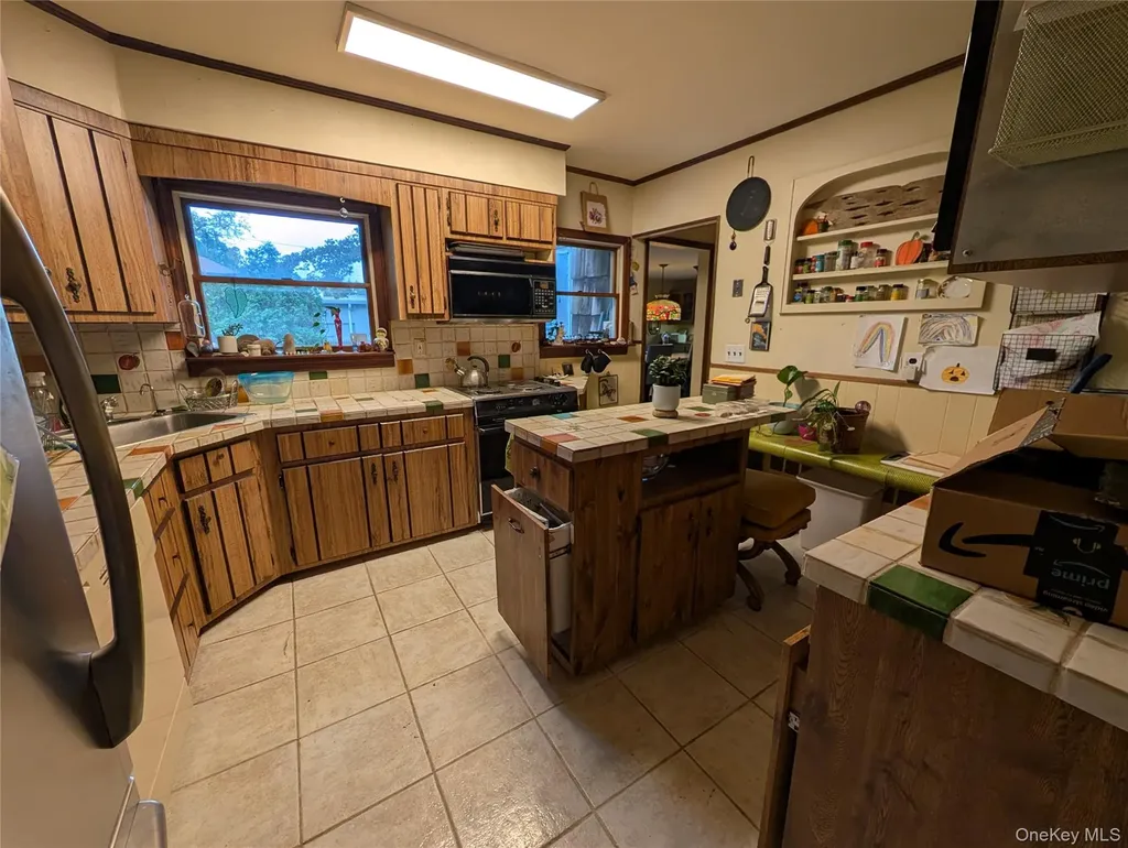 57 Hiawatha Drive Brightwaters NY 11718