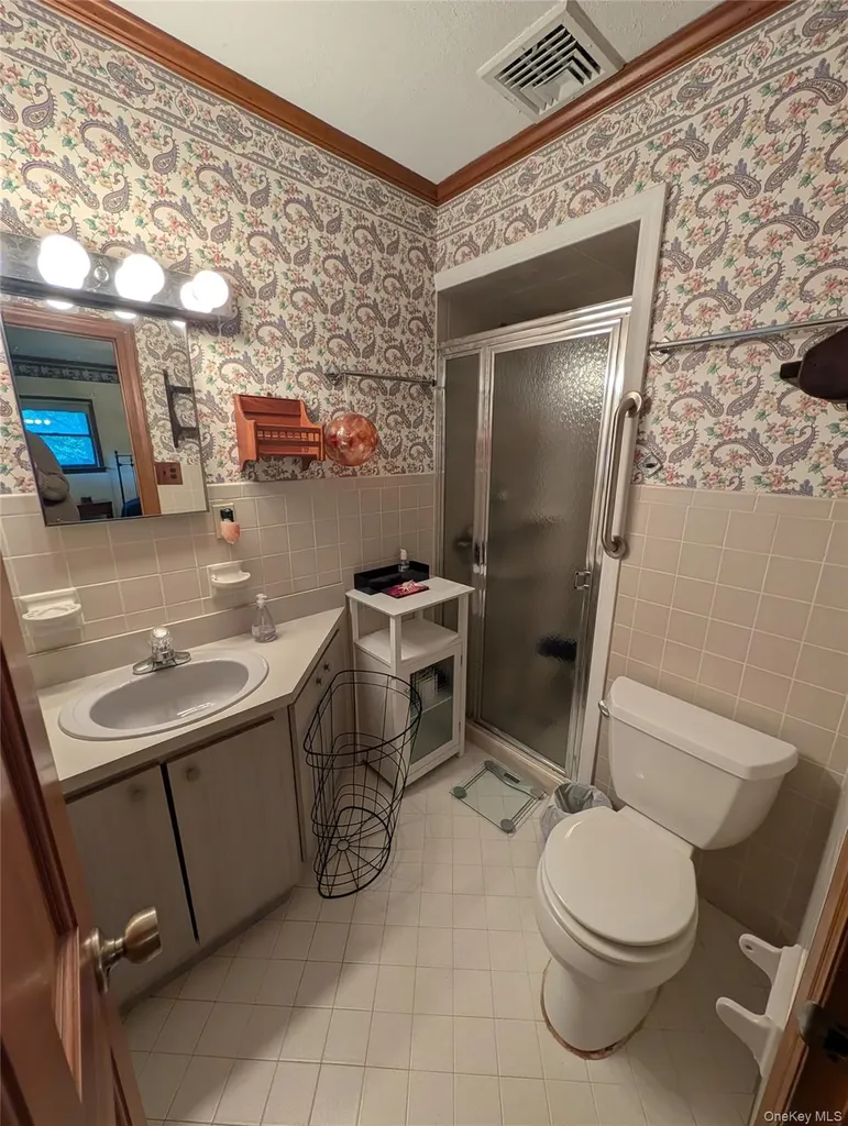 57 Hiawatha Drive Brightwaters NY 11718