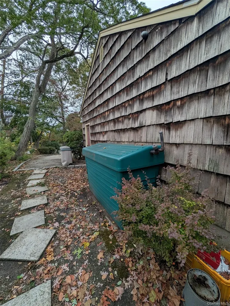 57 Hiawatha Drive Brightwaters NY 11718