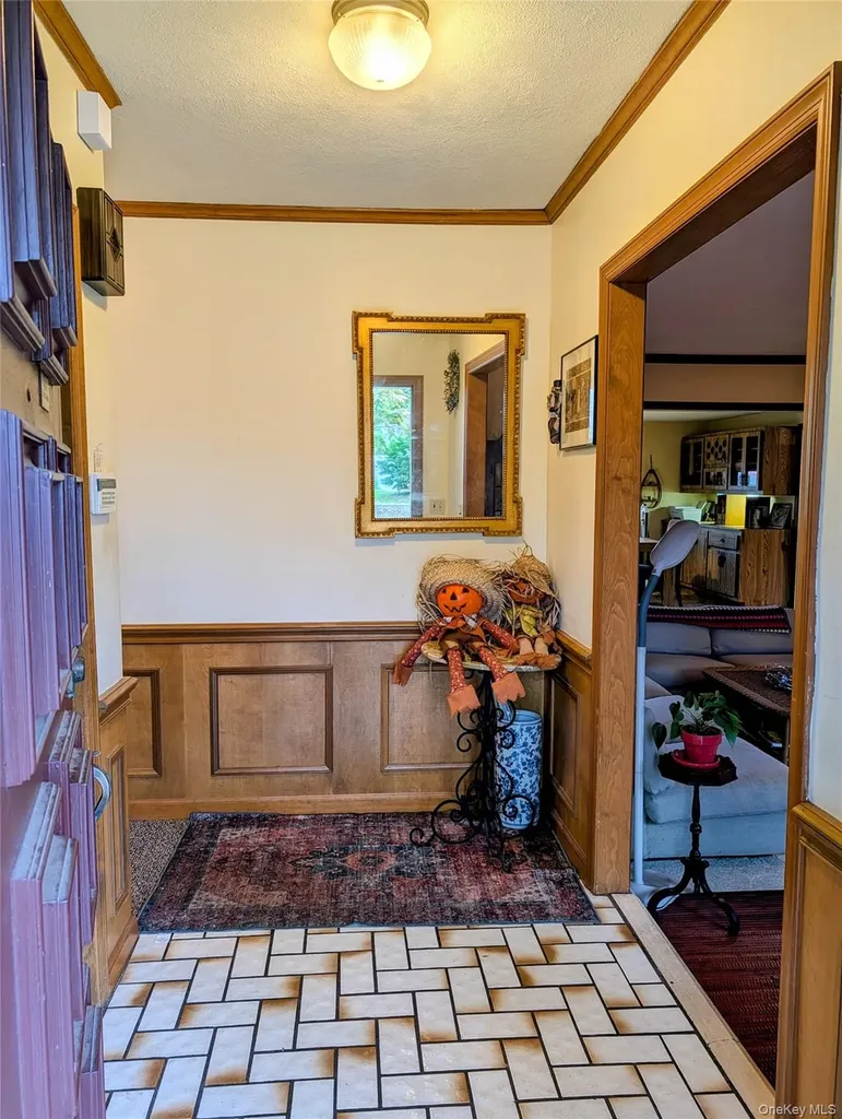 57 Hiawatha Drive Brightwaters NY 11718