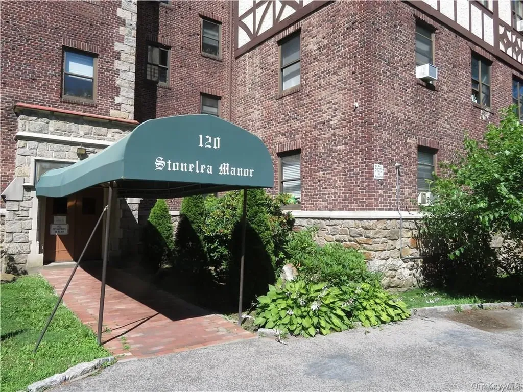 110 Stonelea New Rochelle NY 10801