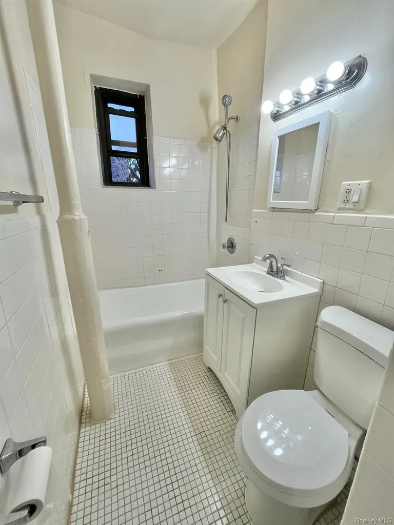 110 Stonelea New Rochelle NY 10801