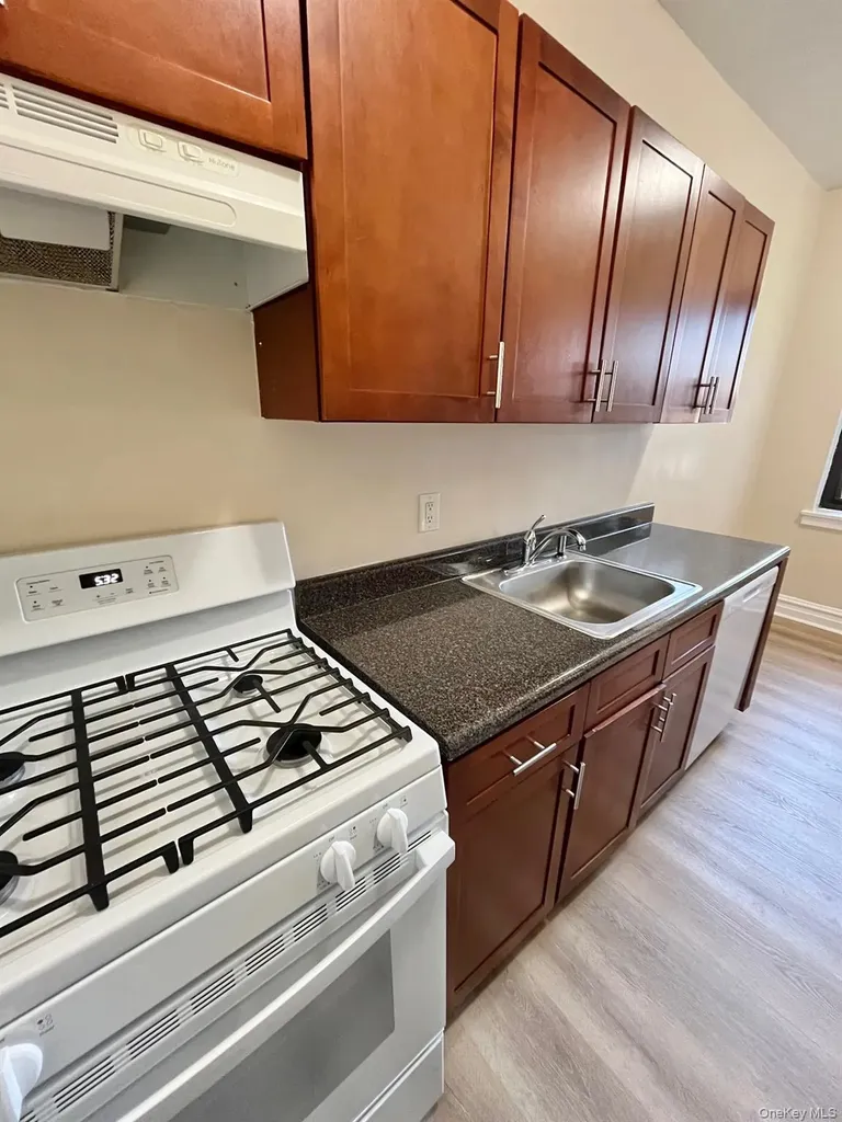 110 Stonelea New Rochelle NY 10801