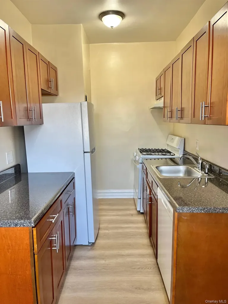 110 Stonelea New Rochelle NY 10801