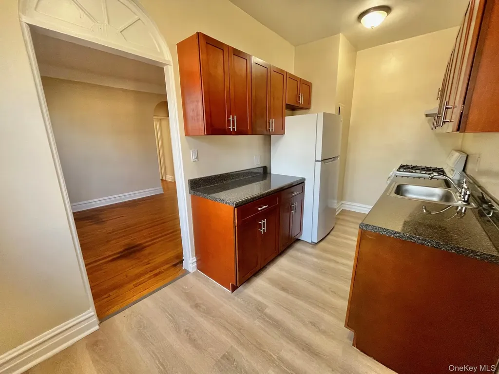 110 Stonelea New Rochelle NY 10801