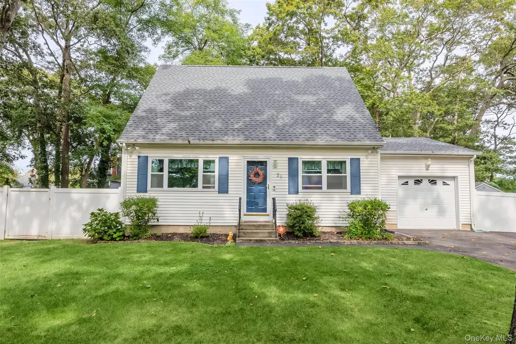 29 Bedford Avenue Mastic NY 11950