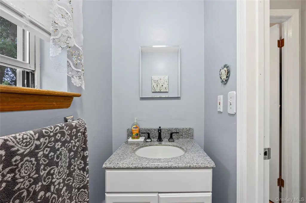 29 Bedford Avenue Mastic NY 11950