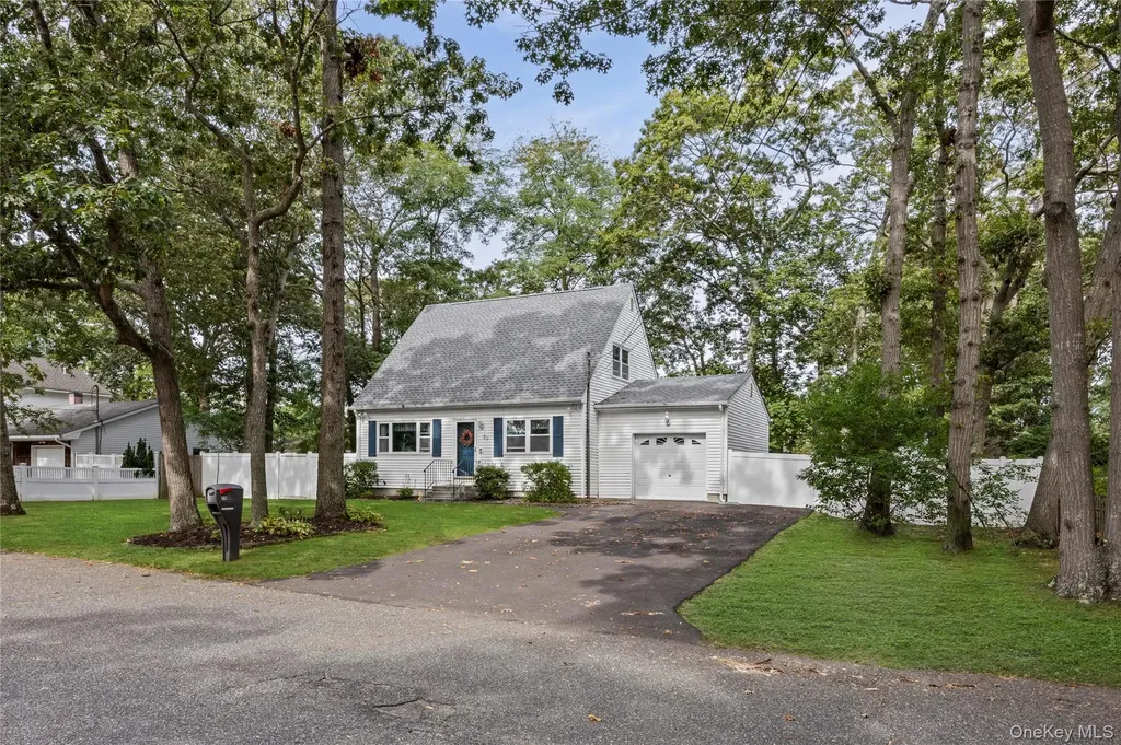 29 Bedford Avenue Mastic NY 11950