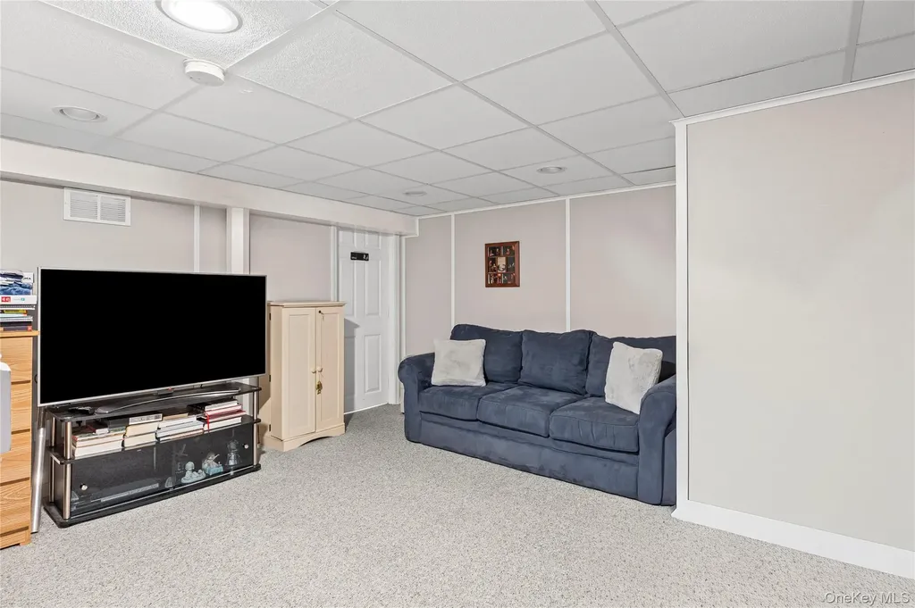 29 Bedford Avenue Mastic NY 11950