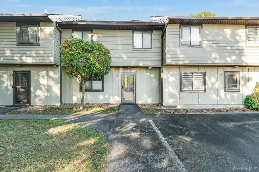 37 Hudson Heights Drive Poughkeepsie NY 12601