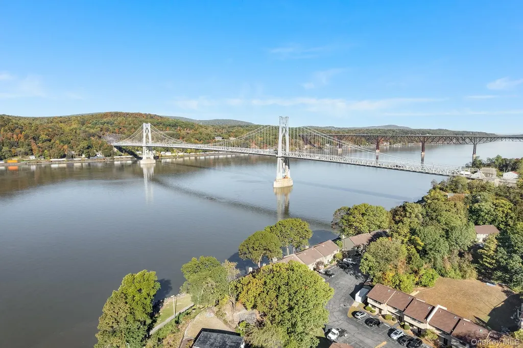 37 Hudson Heights Drive Poughkeepsie NY 12601