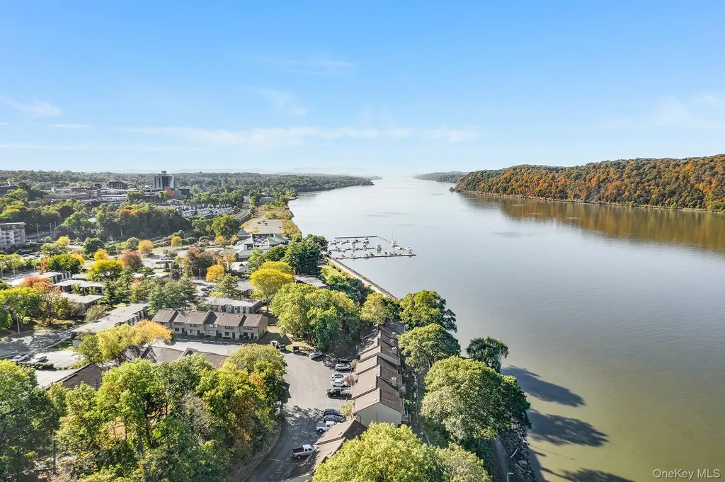 37 Hudson Heights Drive Poughkeepsie NY 12601