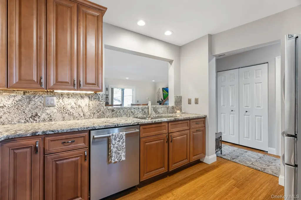 37 Hudson Heights Drive Poughkeepsie NY 12601