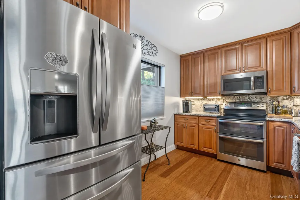 37 Hudson Heights Drive Poughkeepsie NY 12601