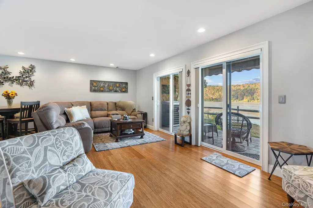 37 Hudson Heights Drive Poughkeepsie NY 12601