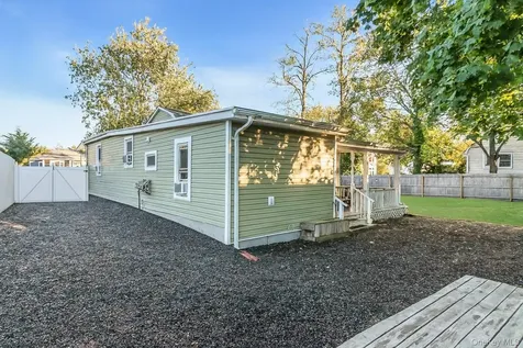 6 Franklin Avenue Bayville NY 11709