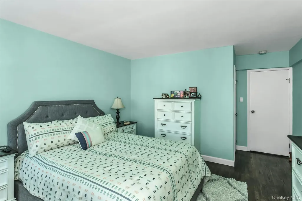 100 Lincoln Avenue Mineola NY 11501